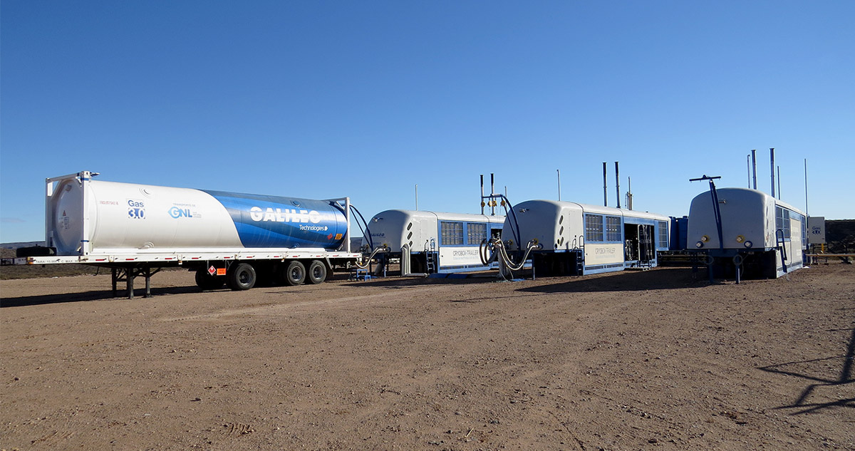 The Cryobox-Trailers liquefy gas and transfer LNG to the isotanks of the Virtual Pipeline.
